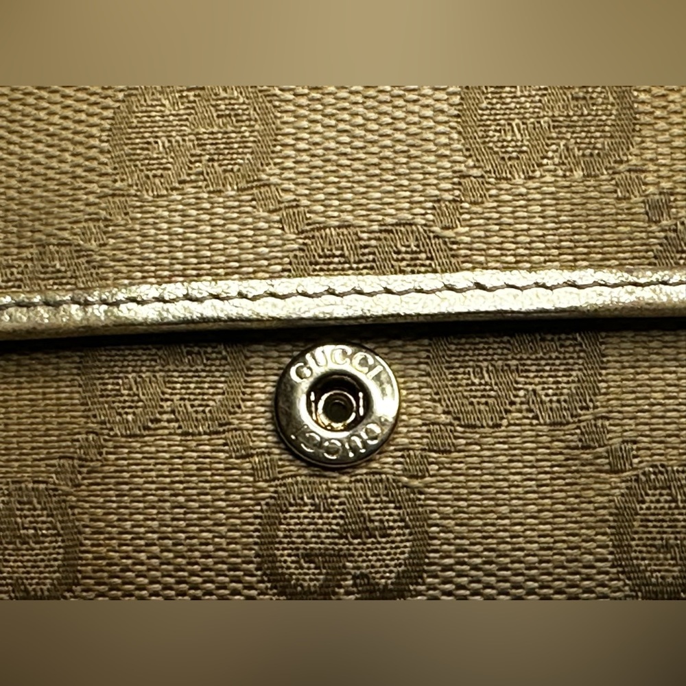 Authentic GUCCI Gold Monogram Key Holder GUC - Picture 5 of 17